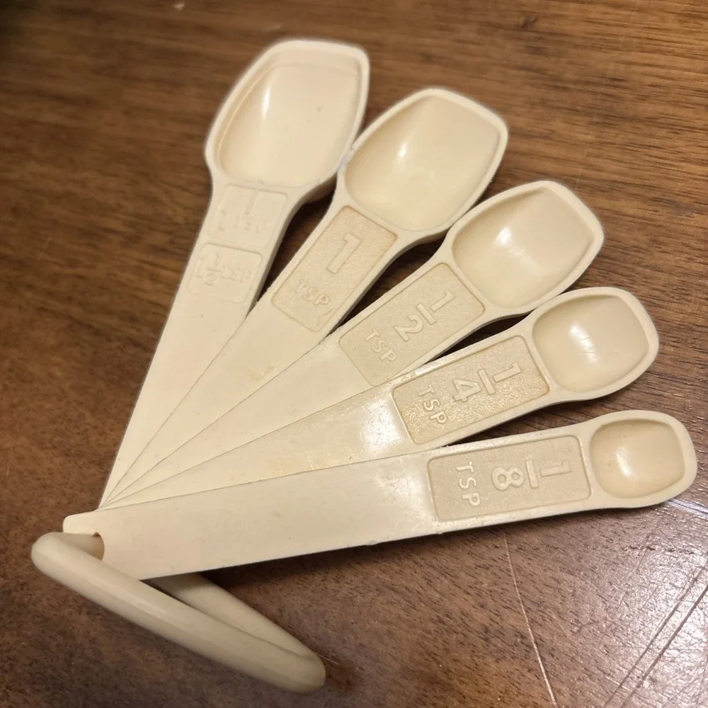 Vintage Tupperware‎ Measuring Spoons Nesting Almond/Cream With Ring Set Of 5